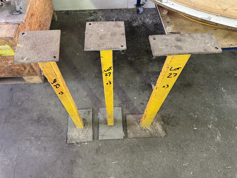 Description Stand Argus Auctions Online Item Detail