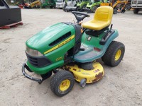 John Deere LA120 Ride on Mower