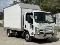 2013 Isuzu NPR200 Pantech Truck