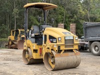 15 · 2017 Caterpillar CB2.7 Twin Drum Roller