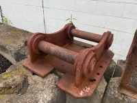 66 · Hitch plate, pin centres 450 mm. Ears 325 mm.