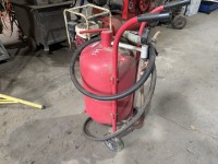 139 · Portable sandblaster unit with handpiece pneumatic