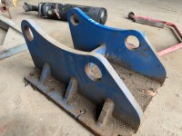 Hitch attachment approx 300 mm between pins
