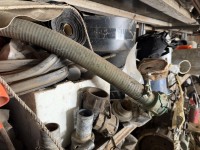 Contents to middle shelf including Light flat hose