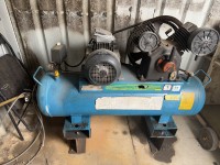 220A · Twin cylinder air compressor with vessel