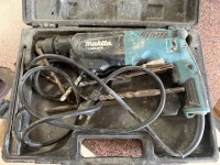 48 · Makita core dill and bits, Model: M8701