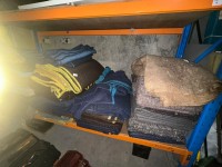 17 · Large quantity felt & blue furniture pads
