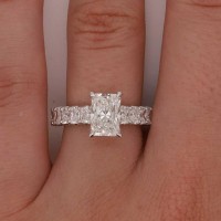 106 · 3.38 CARATS DIAMOND ENGAGEMENT RING IGI CERTIFIED